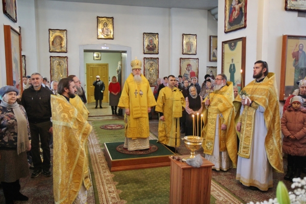 Епископ Василий в день своего тезоименитства совершил Божественную литургию 