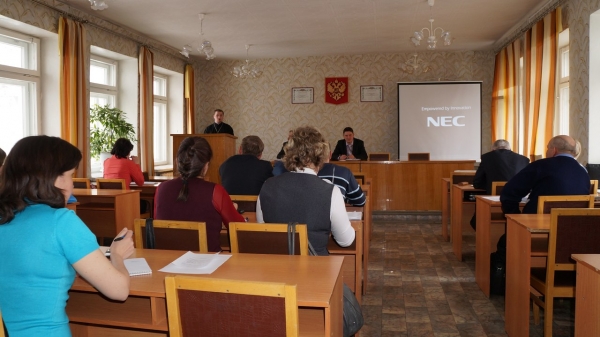 Иерей Димитрий Фесечко выступил с докладом на летней сессии МО Устьянского района.
