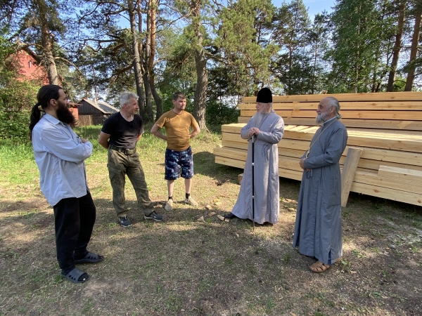 Епископ Василий посетил строящийся храм в д. Горка-Муравьевская