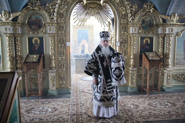 Епископ Василий совершил Литургию Преждеосвященных Даров в Коряжме 