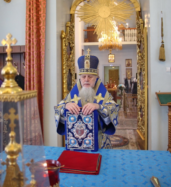 В день празднования иконы Божией Матери «Знамение» епископ Василий совершил Божественную литургию в Коряжме