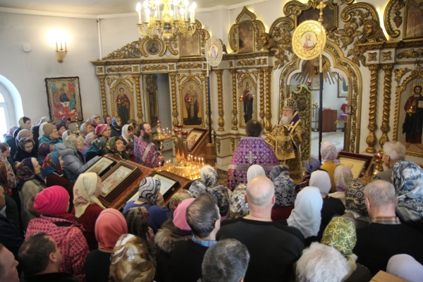 В неделю Торжества Православия епископ Василий совершил Божественную литургию в Котласе