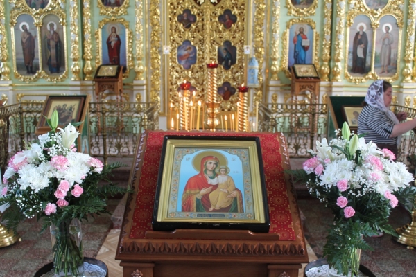 Накануне дня памяти иконы Божией Матери «Одигитрия» епископ Василий совершил Всенощное бдение в Коряжме