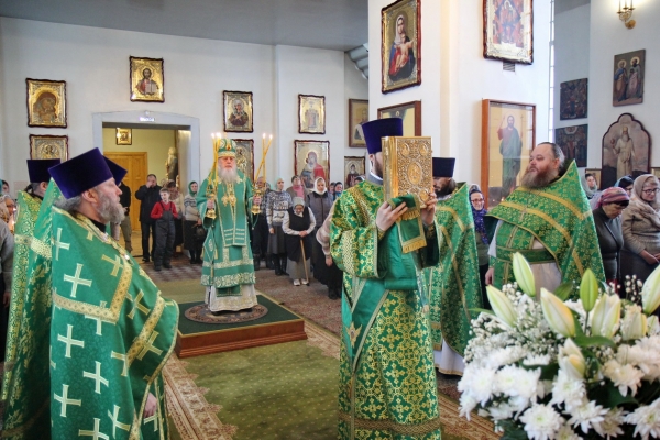 В Престольный Праздник епископ Василий совершил Божественную литургию в Коряжме