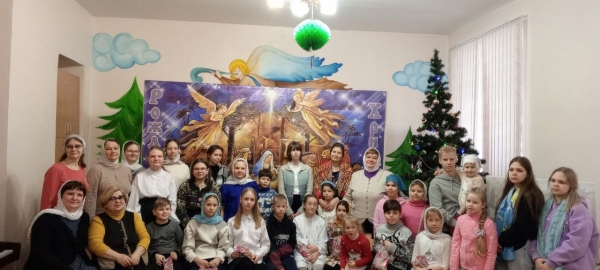 Воспитанники Воскресной школы при Свято-Лонгиновом храме поздравили прихожан с Рождеством Христовым