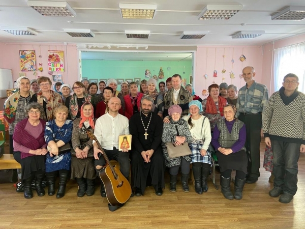 Владимир Петровский дал колокольный концерт в Успенском храме г. Вельска 