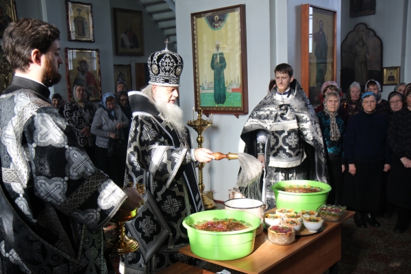 В пятницу первой седмицы Великого Поста епископ Василий совершил Литургию Преждеосвященных Даров 