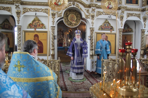 В Престольный Праздник епископ Василий совершил Божественную литургию в храме Владимирской иконы Божией Матери 