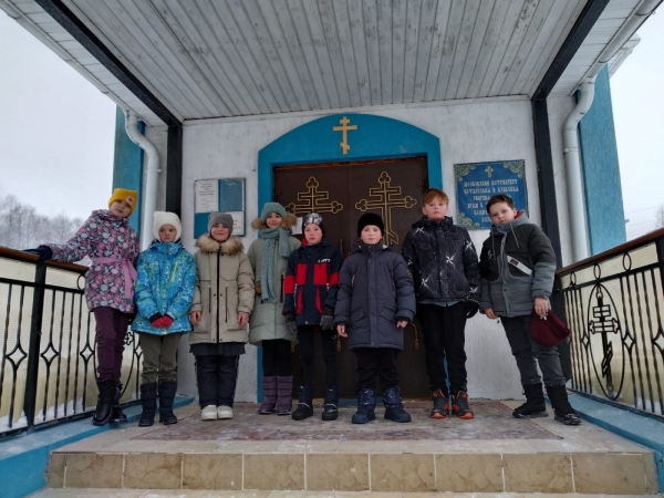 Ученики 4 класса посетили Казанский храм п. Ерцево