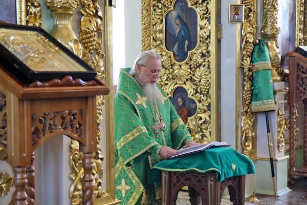 В День Святой Троицы епископ Василий совершил Божественную литургию в Коряжме