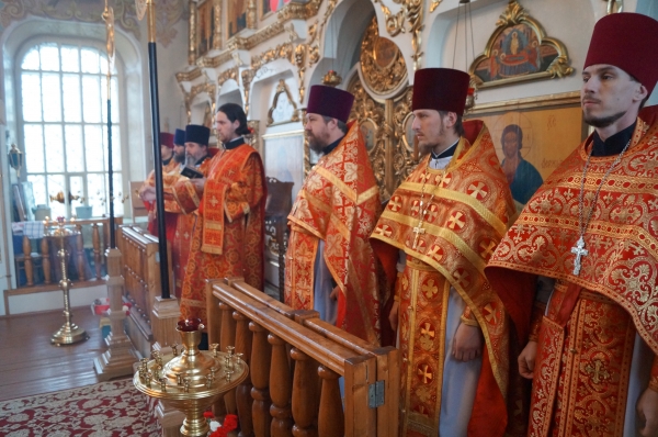 Епископ Василий совершил Божественную литургию в храме  в честь Владимирской иконы Божией Матери г. Котлас 