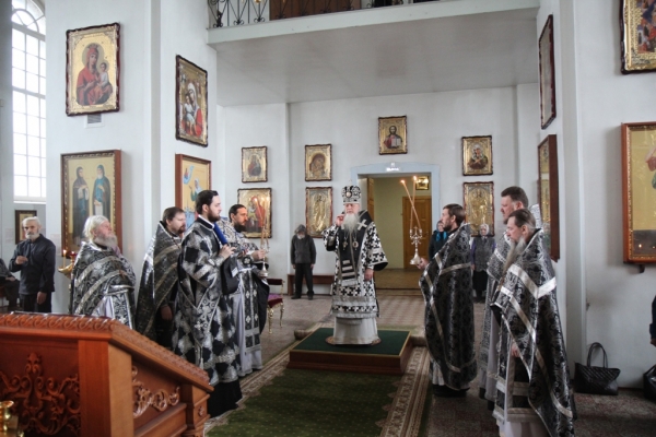 В день памяти свт. Луки Крымского епископ Василий совершил Литургию Преждеосвященных Даров