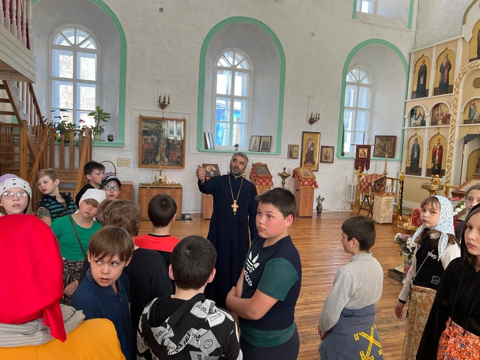 Ученики 5-х классов Шенкурской школы посетили храм