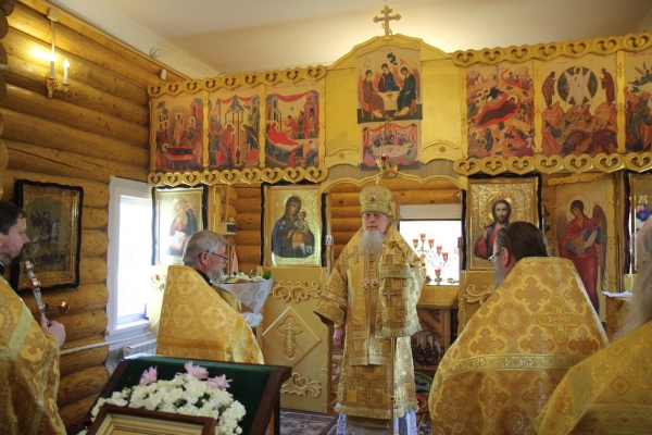 В день памяти Всех Святых, в земле Русской просиявших, епископ Василий совершил Божественную литургию в Верхней Тойме