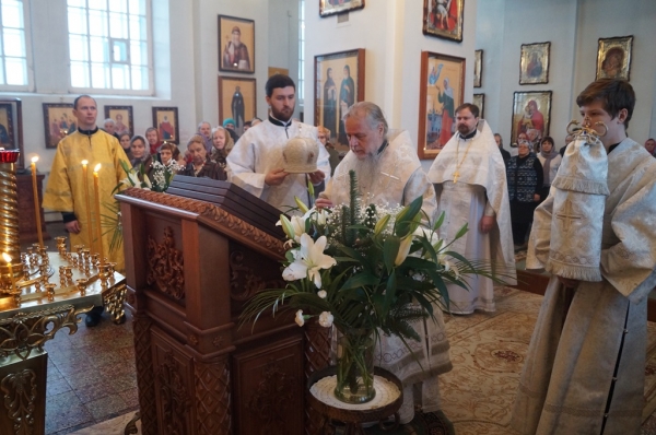 В Рождественский сочельник епископ Василий совершил Божественную литургию в Коряжме