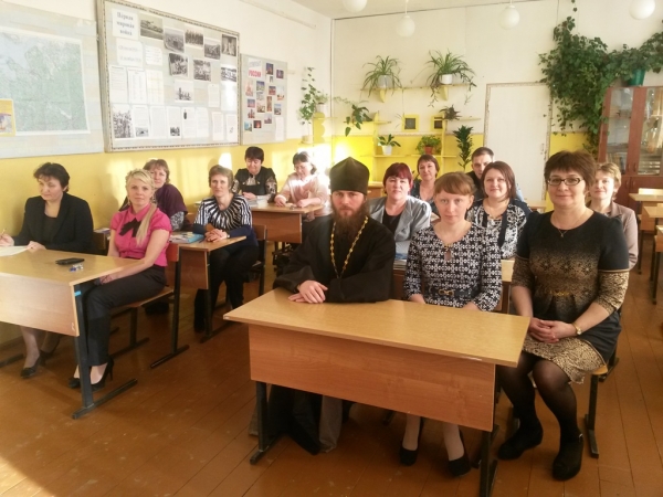 Священник встретился с учителями Удимской школы