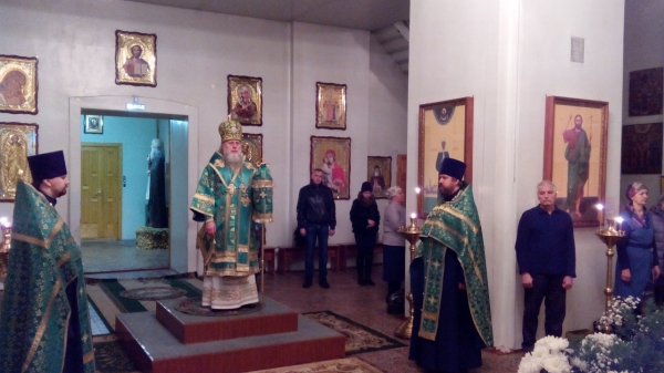 Епископ Василий совершил Всенощное бдение накануне дня памяти прп. Серафима Саровского