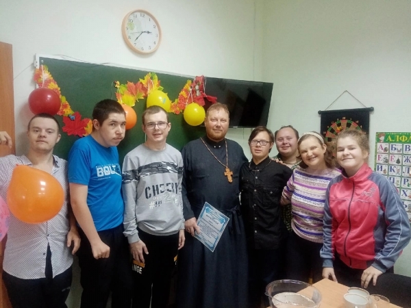 Няндомский священник посетил Детско-родительский клуб 