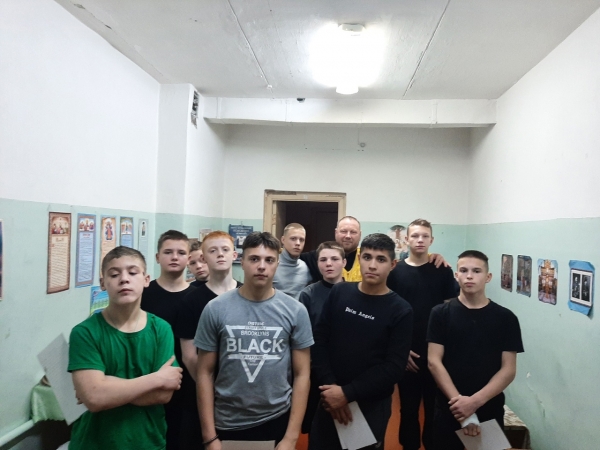  В спецшколе микрорайона Каргополь-2 помолились о воинах защищающих наше родное Отечество