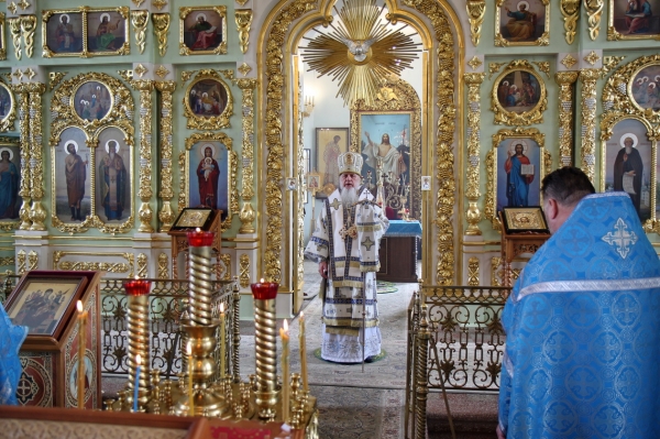 В день празднования Владимирской иконы Божией Матери епископ Василий совершил Божественную литургию