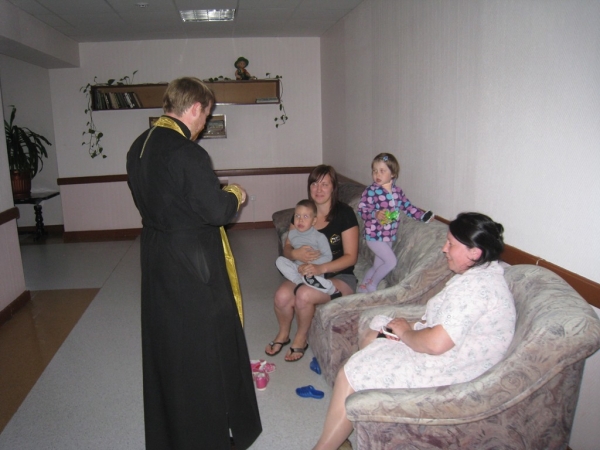 Коряжемский священник совершил водосвятный молебен в Городской больнице