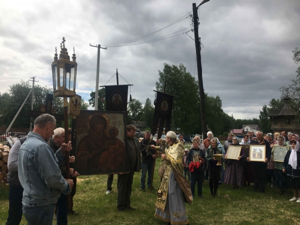 Традиционный Крестный ход с иконой Божией Матери «Одигитрия» прошел в Сольвычегодске
