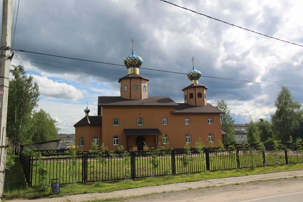 Епископ Василий посетил строящийся храм в п. Октябрьский
