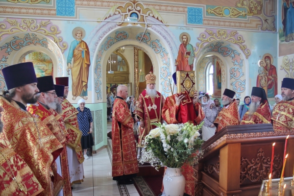 В Престольный Праздник епископ Василий совершил Божественную литургию в Котласе 