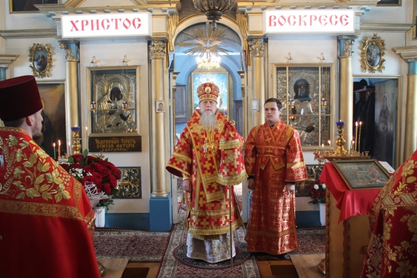 В Четверг Светлой Седмицы епископ Василий совершил Божественную литургию в Туровце