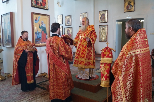 Епископ Василий совершил Всенощное бдение накануне дня памяти апостола и евангелиста Иоанна Богослова
