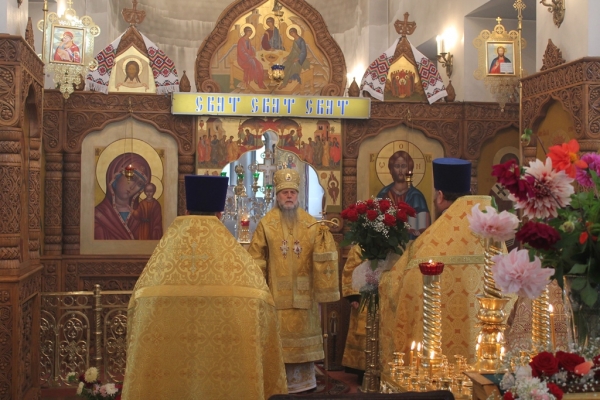В неделю 11-ю по Пятидесятнице епископ Василий совершил Божественную литургию в храме в честь Казанской иконы Божией Матери п. Урдома