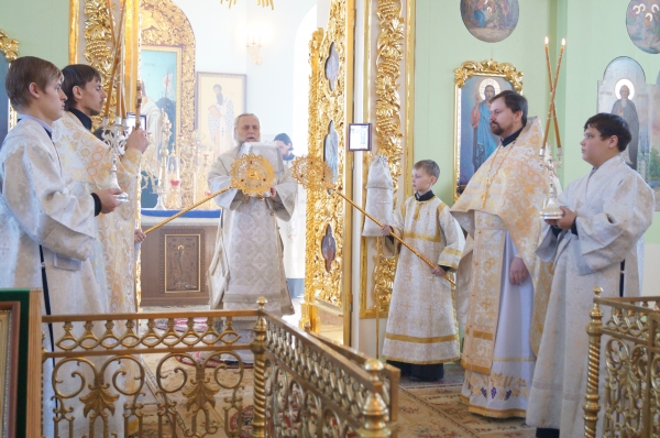 Епископ Василий в Лазареву субботу совершил Божественную литургию в храме прп. Лонгина Коряжемского