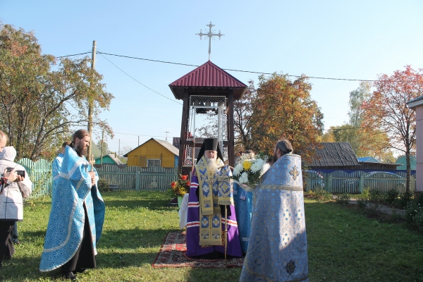 Епископ Василий совершил освящение колокольни в Приводино