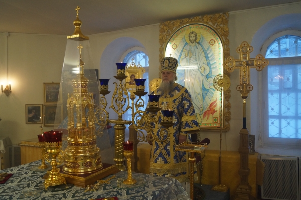 В неделю о блудном сыне епископ Василий совершил Божественную литургию в храме свт. Николая г. Котлас