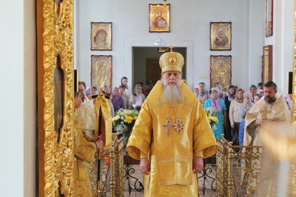 В день памяти апостолов Петра и Павла епископ Василий совершил Божественную литургию 