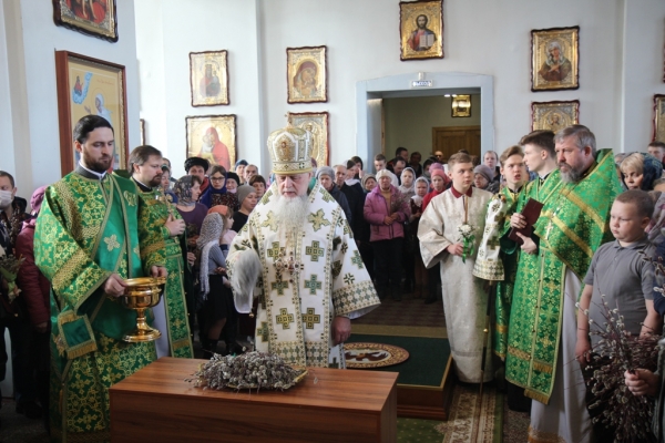 Епископ Василий совершил Божественную литургию в праздник Входа Господня в Иерусалим