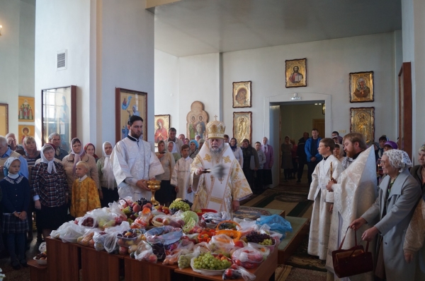В праздник Преображения Господня епископ Василий совершил Божественную литургию в Свято-Лонгиновом храме г. Коряжма
