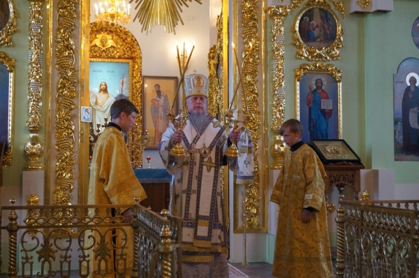 Епископ Василий совершил Всенощное бдение накануне дня памяти Владимирской иконы Божией Матери