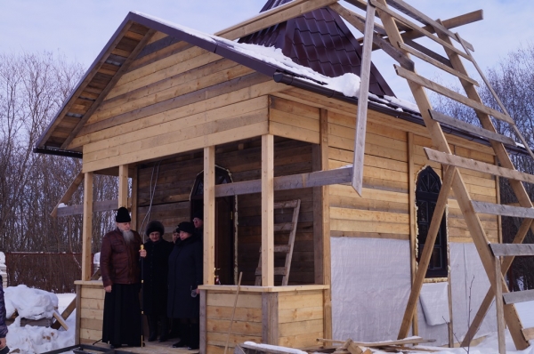 Епископ Василий посетил строительство часовен в Котласе