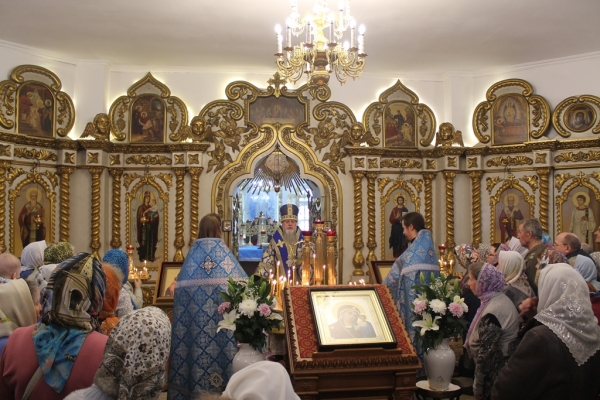 В праздник Казанской иконы Божией Матери епископ Василий совершил Божественную литургию