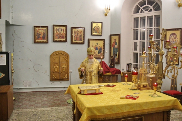 Накануне дня памяти свт. Спиридона Тримифунтского епископ Василий совершил Всенощное бдение 