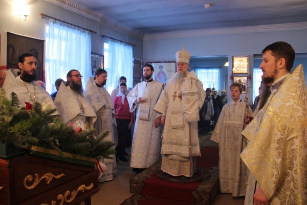 Епископ Василий совершил Божественную литургию в храме Тихвинской иконы Божией Матери п. Вычегодский