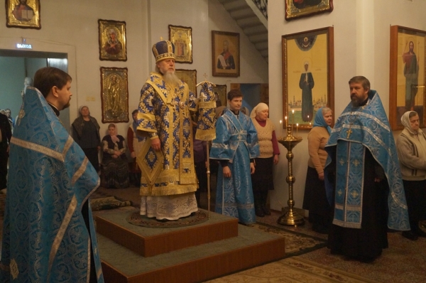 Накануне Сретения Господня епископ Василий совершил Всенощное бдение в Коряжме