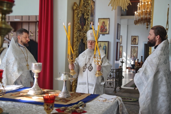 В день памяти прп. Пимена Великого епископ Василий совершил Божественную литургию в Коряжме