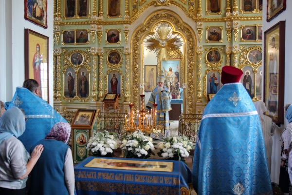 В праздник Успения Пресвятой Богородицы епископ Василий совершил Божественную литургию 