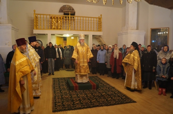 Епископ Василий совершил Божественную литургию в храме Преображения Господня с. Павловск
