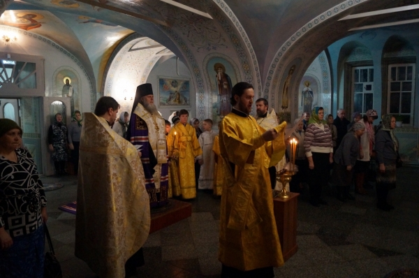 Епископ Василий совершил в храме свт. Николая Чудотворца г. Коряжма молебное пение на новолетие