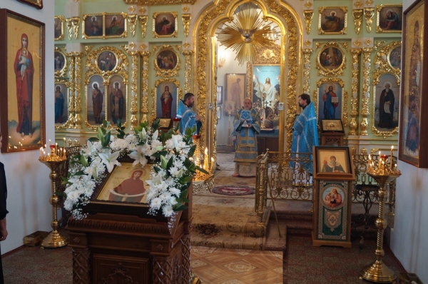 В праздник Покрова Пресвятой Богородицы епископ Василий совершил Божественную литургию