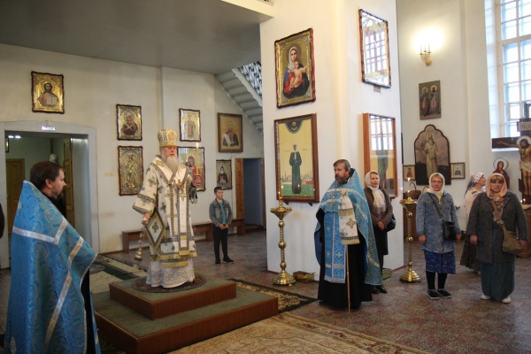 Накануне дня памяти иконы Божией Матери «Одигитрия» епископ Василий совершил Всенощное бдение в Коряжме