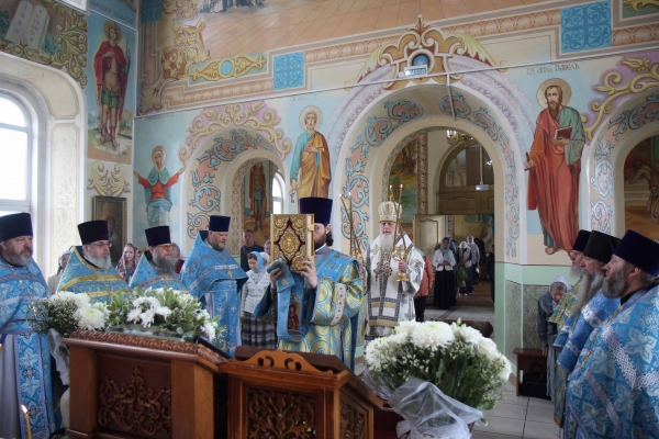 В Престольный Праздник епископ Василий возглавил Божественную литургию в Котласе